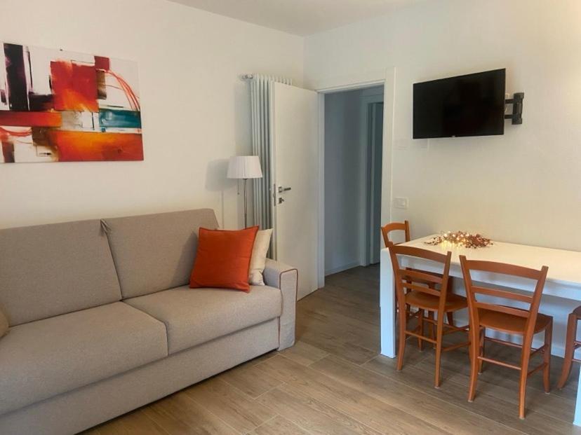 Casa Vacanze La Brenta Chiavenna Szoba fotó